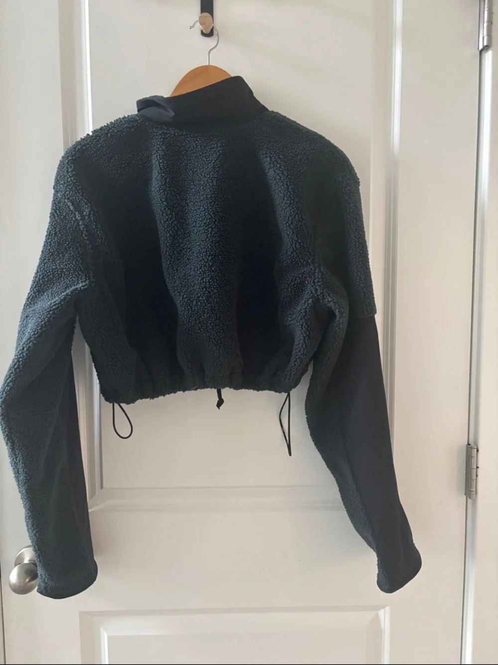 SKIMS Teddy Cropped Zip-Up Jacket - Picture 7 of 11